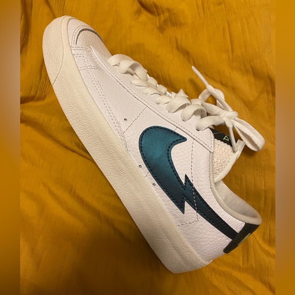brand new never been worn nike blazer low 77. Split Swoosh Aquamarine (GS. - Picture 2 of 7